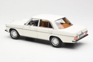 Mercedes 200 W115 Weiß Norev 1:18 183770 Druckguss — Bild 7 von 8
