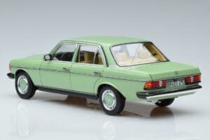 Mercedes 200 W123 Grün Norev 1:18 183796 Druckguss — Bild 6 von 7