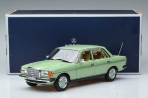 Mercedes 200 W123 Grün Norev 1:18 183796 Druckguss — Bild 7 von 7