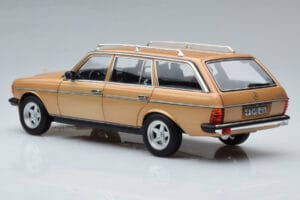 Mercedes 200T S123 AMG Package Beige Norev 1:18 183739 Druckguss — Bild 7 von 9