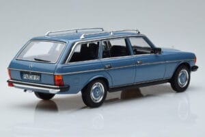 Mercedes 200T S123 Blau Norev 1:18 183737 Druckguss — Bild 3 von 7
