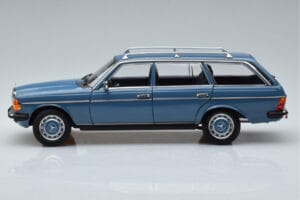 Mercedes 200T S123 Blau Norev 1:18 183737 Druckguss — Bild 4 von 7
