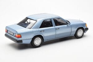 Mercedes 230E W124 Hellblau Metallic Norev 1:18 183945 Druckguss — Bild 3 von 8