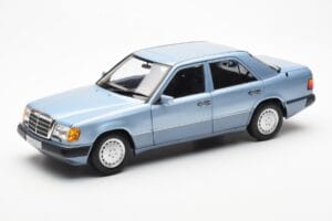Mercedes 230E W124 Hellblau Metallic Norev 1:18 183945 Druckguss