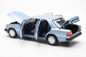 Mercedes 230E W124 Hellblau Metallic Norev 1:18 183945 Druckguss — Bild 5 von 8