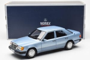 Mercedes 230E W124 Hellblau Metallic Norev 1:18 183945 Druckguss — Bild 8 von 8