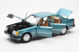 Mercedes 230E W124 Beryl Metallic Händler Edition Norev 1:18 B66040698 Druckguss — Bild 2 von 8