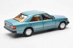 Mercedes 230E W124 Beryl Metallic Händler Edition Norev 1:18 B66040698 Druckguss — Bild 3 von 8