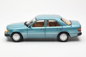 Mercedes 230E W124 Beryl Metallic Händler Edition Norev 1:18 B66040698 Druckguss — Bild 4 von 8
