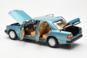 Mercedes 230E W124 Beryl Metallic Händler Edition Norev 1:18 B66040698 Druckguss — Bild 5 von 8