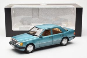 Mercedes 230E W124 Beryl Metallic Händler Edition Norev 1:18 B66040698 Druckguss — Bild 8 von 8