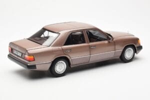 Mercedes 230E W124 Rosewood Metallic Händler Edition Norev 1:18 B66040697 Druckguss — Bild 3 von 8