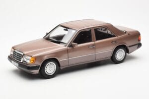 Mercedes 230E W124 Rosewood Metallic Händler Edition Norev 1:18 B66040697 Druckguss
