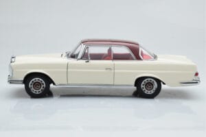Mercedes 280 SE W108 Weiß AUTOart 1:18 76287 Druckguss — Bild 5 von 8