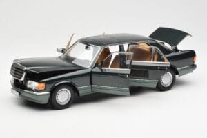 Mercedes 560 SEL W126 Night Grün Metallic Dealer Edition Norev 1:18 B66040626 Druckguss — Bild 2 von 8
