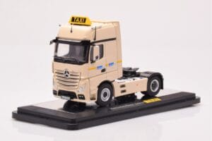 Mercedes Actros Gigaspace IAA 2012 Taxi NZG 1:50 MM0015 Druckguss — Bild 2 von 4