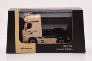 Mercedes Actros Gigaspace IAA 2012 Taxi NZG 1:50 MM0015 Druckguss — Bild 4 von 4