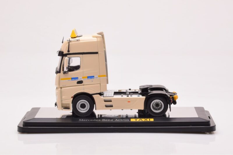 Mercedes Actros Gigaspace IAA 2012 Taxi NZG 1:50 MM0015 Druckguss