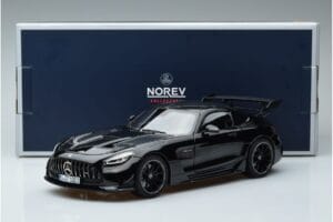 Mercedes AMG GT C190 Black Series Schwarz Norev 1:18 183900 Druckguss — Bild 7 von 7