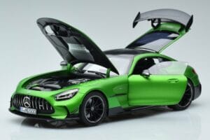 Mercedes AMG GT C190 Black Series Grün Hell Magno Limitierte Auflage Norev 1:18 183903 Druckguss — Bild 2 von 7