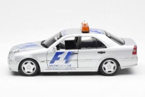 Mercedes C-Class W202 AMG Medical Car F1 1997 UT Models 1:18 26106 Druckguss — Bild 3 von 6