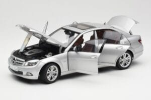 Mercedes C-Class W204 Avantgarde Silber AUTOart 1:18 B66962368 Druckguss — Bild 2 von 8