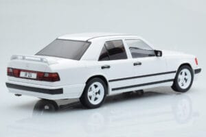 Mercedes E-Class W124 Tuning Weiß MCG 1:18 MCG18343 Druckguss — Bild 2 von 6