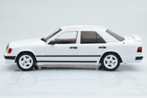 Mercedes E-Class W124 Tuning Weiß MCG 1:18 MCG18343 Druckguss — Bild 3 von 6
