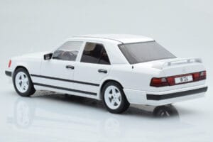 Mercedes E-Class W124 Tuning Weiß MCG 1:18 MCG18343 Druckguss — Bild 5 von 6