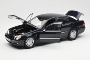 Mercedes E-Class W211 Blau Metallic Kyosho 1:18 B66962147 Druckguss — Bild 2 von 8