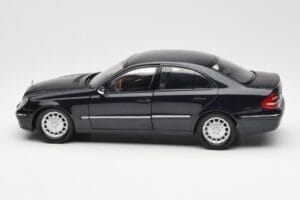 Mercedes E-Class W211 Blau Metallic Kyosho 1:18 B66962147 Druckguss — Bild 4 von 8
