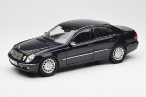 Mercedes E-Class W211 Blau Metallic Kyosho 1:18 B66962147 Druckguss