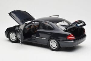 Mercedes E-Class W211 Blau Metallic Kyosho 1:18 B66962147 Druckguss — Bild 5 von 8