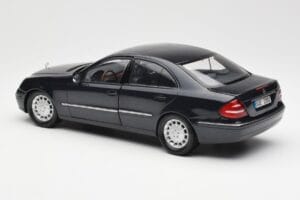 Mercedes E-Class W211 Blau Metallic Kyosho 1:18 B66962147 Druckguss — Bild 7 von 8