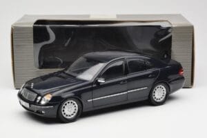 Mercedes E-Class W211 Blau Metallic Kyosho 1:18 B66962147 Druckguss — Bild 8 von 8