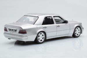 Mercedes E500 W124 Silber Otto 1:18 OT623 Resin — Bild 2 von 6