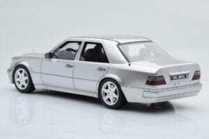Mercedes E500 W124 Silber Otto 1:18 OT623 Resin — Bild 5 von 6