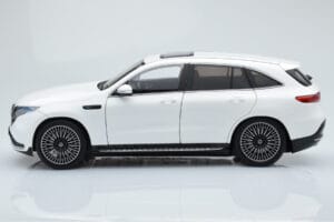 Mercedes EQC 400 Diamond Weiß NZG 1:18 B66963756 Druckguss — Bild 4 von 8