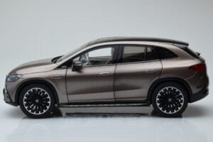 Mercedes EQE SUV X294 AMG Line Velvet Braun NZG 1:18 B66960836 Druckguss — Bild 4 von 8