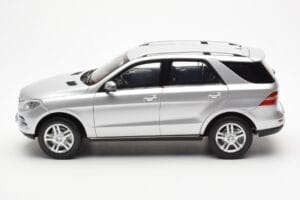 Mercedes M-Class W166 Iridium Silber Metallic Minichamps 1:18 B66960064 Druckguss — Bild 4 von 8