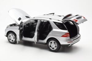 Mercedes M-Class W166 Iridium Silber Metallic Minichamps 1:18 B66960064 Druckguss — Bild 5 von 8