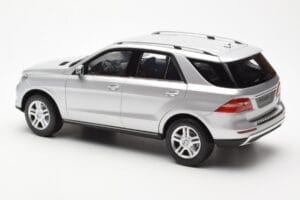 Mercedes M-Class W166 Iridium Silber Metallic Minichamps 1:18 B66960064 Druckguss — Bild 7 von 8