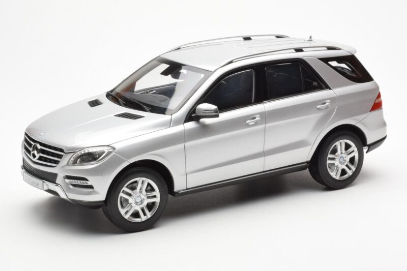 Mercedes M-Class W166 Iridium Silber Metallic Minichamps 1:18 B66960064 Druckguss