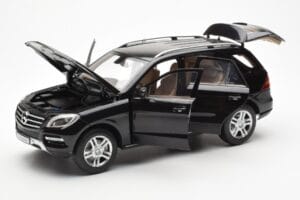 Mercedes M-Class W166 Obsidian Schwarz Metallic Minichamps 1:18 B66960063 Druckguss — Bild 2 von 8