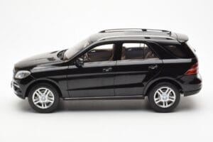 Mercedes M-Class W166 Obsidian Schwarz Metallic Minichamps 1:18 B66960063 Druckguss — Bild 4 von 8