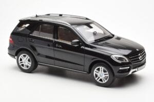 Mercedes M-Class W166 Obsidian Schwarz Metallic Minichamps 1:18 B66960063 Druckguss — Bild 6 von 8