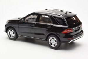 Mercedes M-Class W166 Obsidian Schwarz Metallic Minichamps 1:18 B66960063 Druckguss — Bild 7 von 8