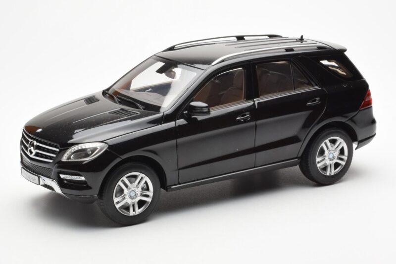 Mercedes M-Class W166 Obsidian Schwarz Metallic Minichamps 1:18 B66960063 Druckguss