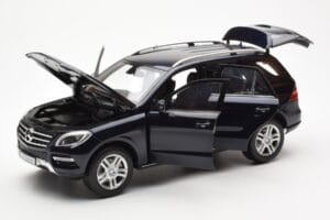 Mercedes M-Class W166 Tansanite Blau Metallic Minichamps 1:18 B66960065 Druckguss — Bild 2 von 8