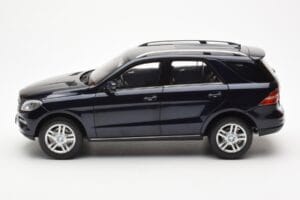 Mercedes M-Class W166 Tansanite Blau Metallic Minichamps 1:18 B66960065 Druckguss — Bild 4 von 8